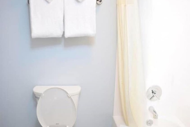 Quality Inn & Suites Middletown - Newport