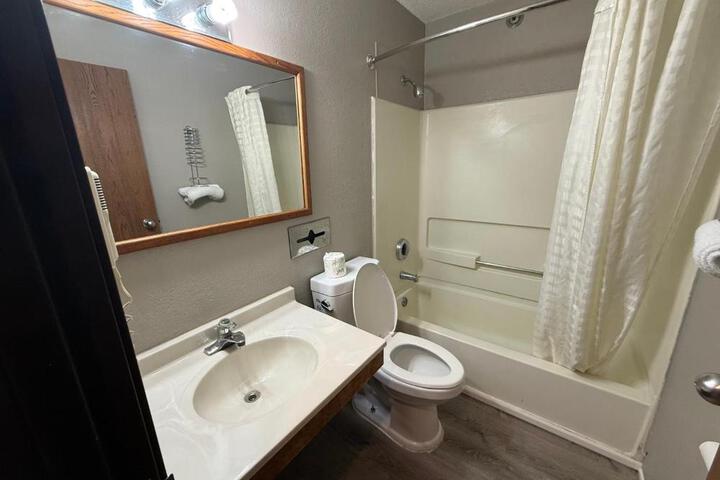 Coldwater Inn & Suites near I 69