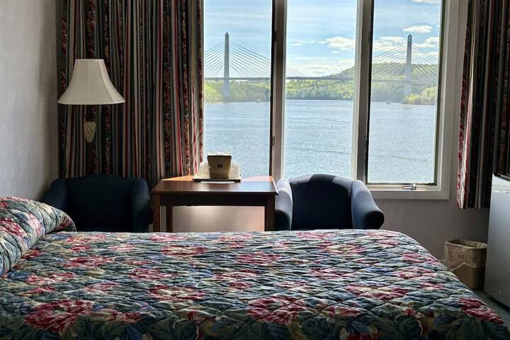 Room 21 of 32