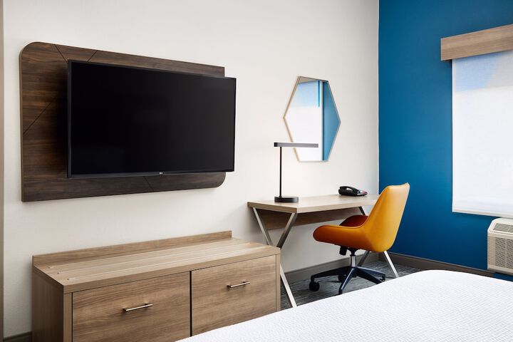 Holiday Inn Express & Suites Wheeling by IHG