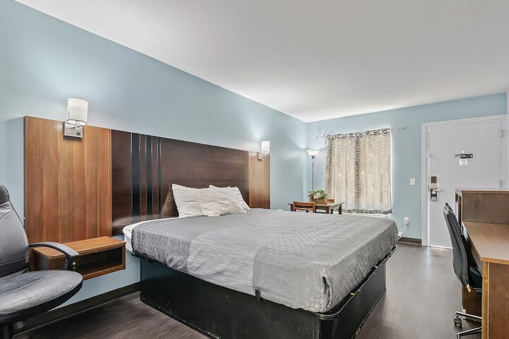 Room 8 of 14