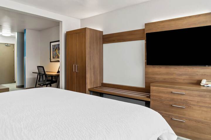 Holiday Inn Express & Suites Marion by IHG