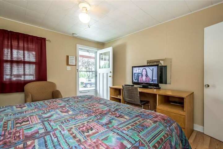 Room 70 of 79