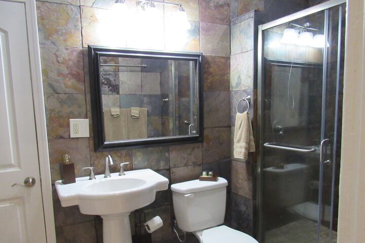 Hamilton House Inn