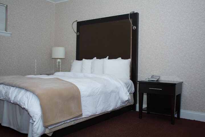 Room 37 of 65