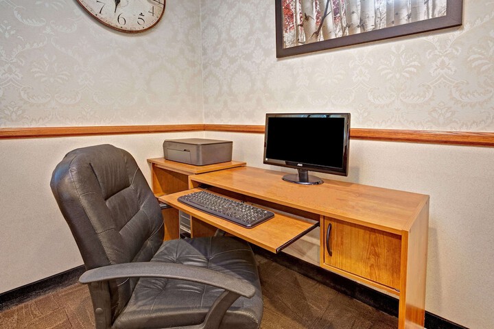 Business Center 18 of 20