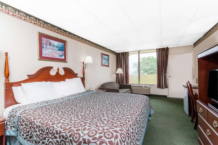 Room 8 of 20