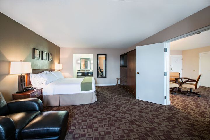 Room 13 of 25