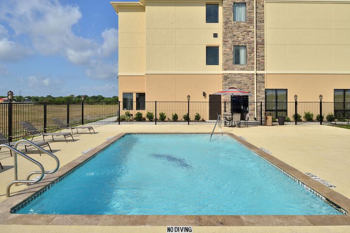 Comfort Inn & Suites Victoria North
