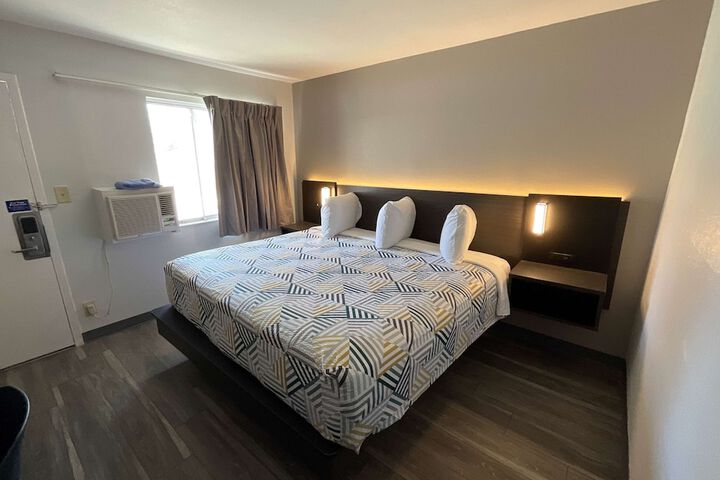Room 12 of 26