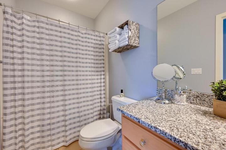 Bright Condo w / Community Perks: Near Ski Quechee!
