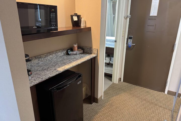 Wingate by Wyndham Utica