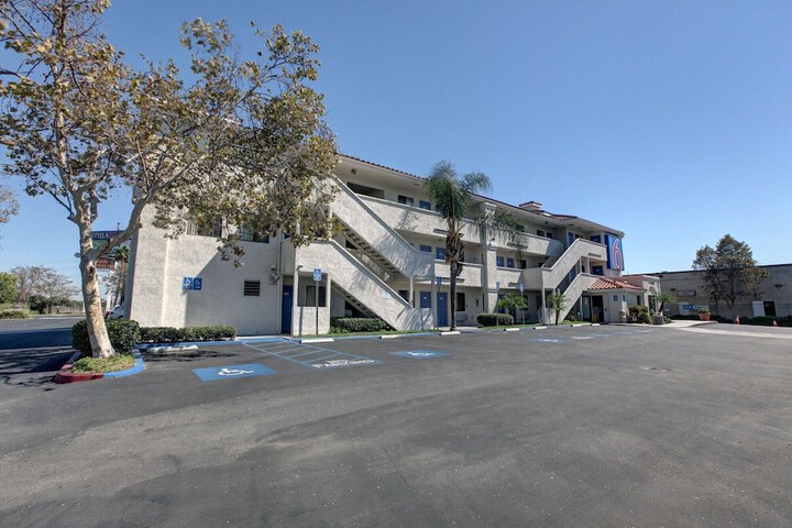 Motel 6 Bellflower CA - Los Angeles