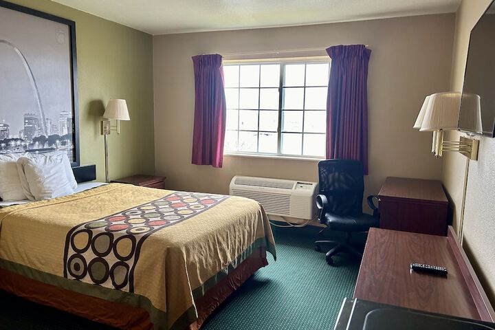 Room 13 of 16