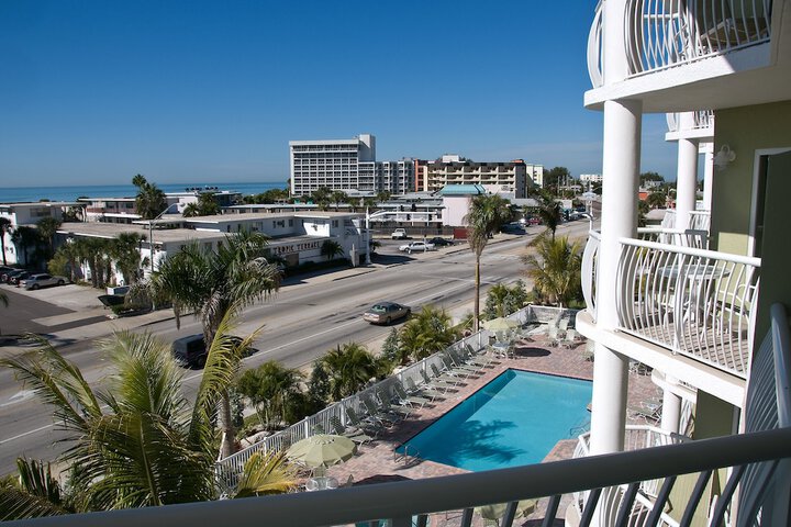 Crystal Palms Beach Resort