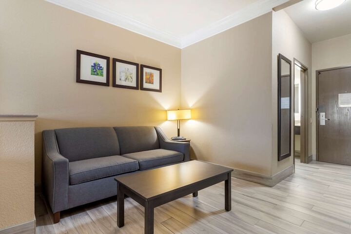 Room 30 of 43