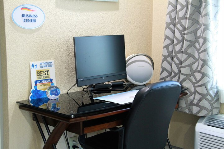 Business Center 62 of 64