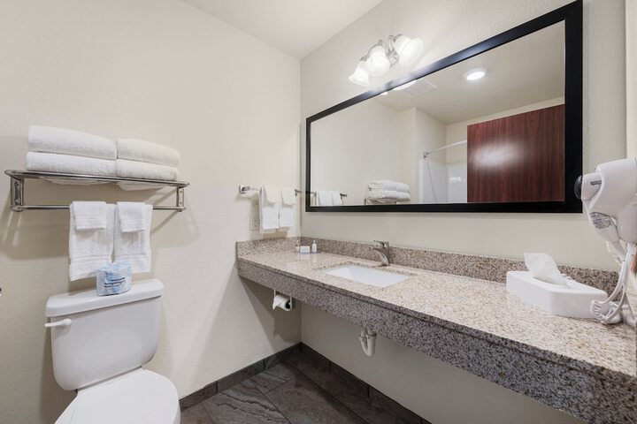 Cobblestone Hotel & Suites - Urbana
