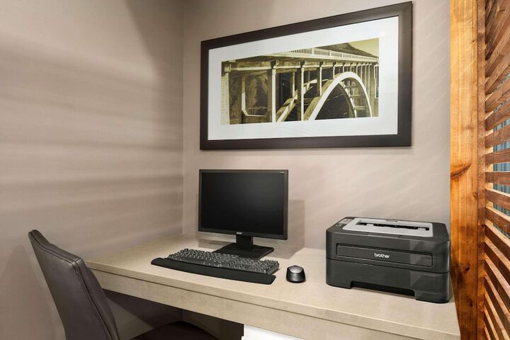 Business Center 17 of 17