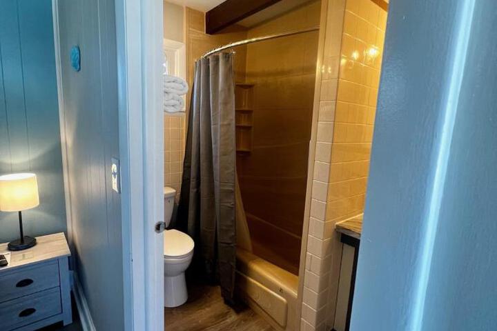 Claddagh Motel & Suites