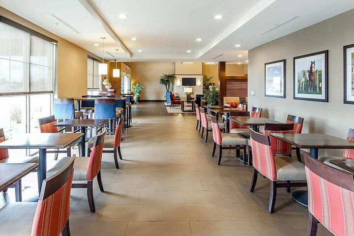 Comfort Suites Marietta - Parkersburg
