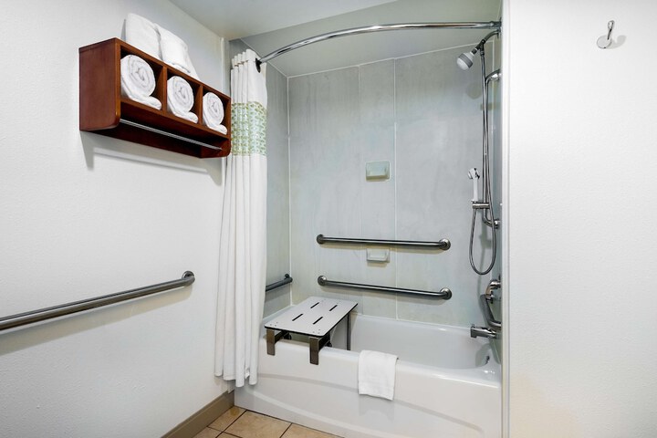 Room 10 of 20
