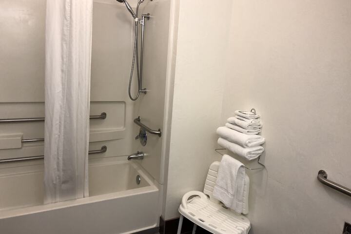 Room 22 of 32