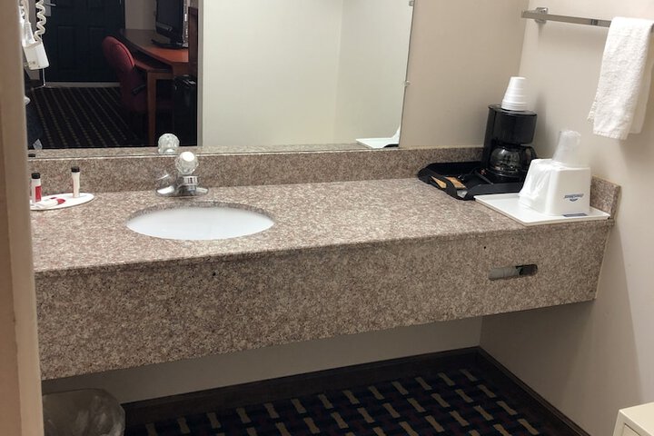 Room 6 of 25
