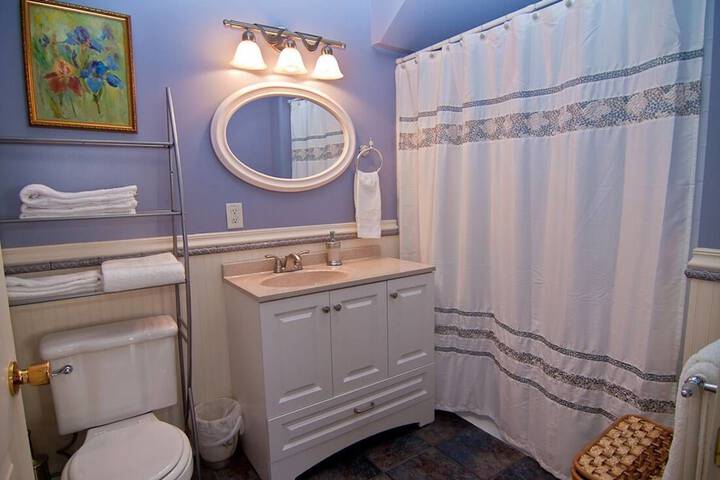 Room 5 of 12