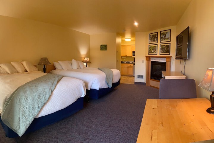 Sea Breeze Court
