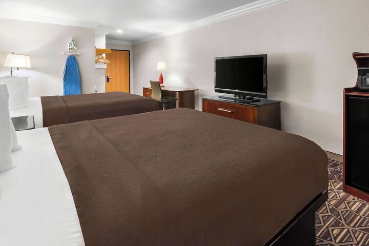 Room 18 of 34