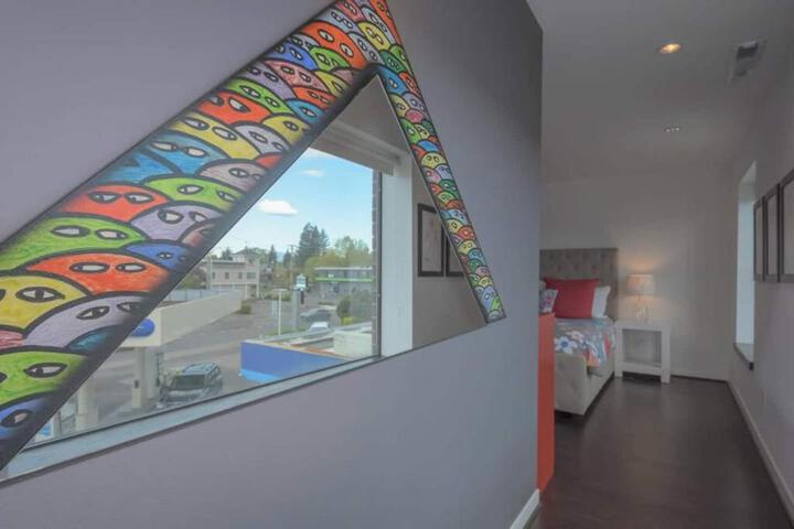 Large eclectic 1 BR above restaurant 15min to PDX