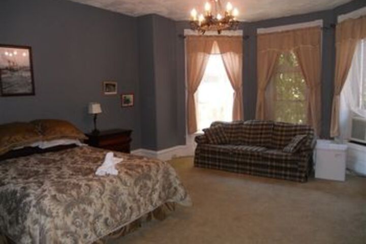The Heritage House Inn Bed & Breakfast