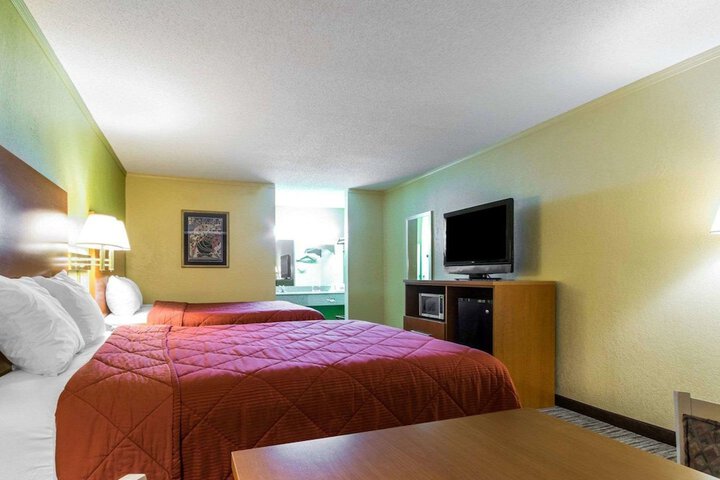 Room 10 of 29