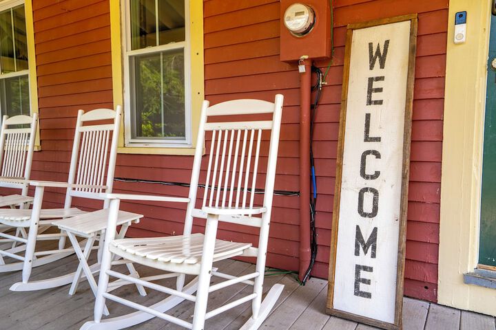 The Aurora Inn & Cottages