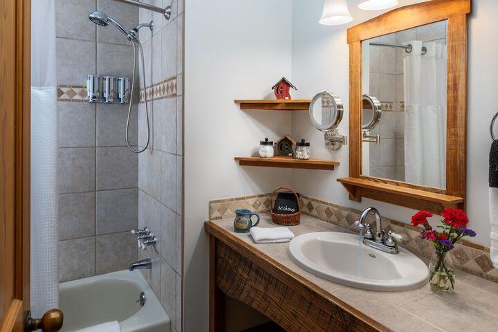 Bent Creek Lodge Bed & Breakfast