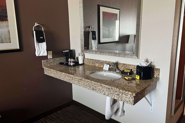 Best Western Plus Landmark Hotel