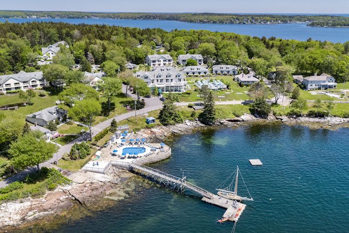 Spruce Point Inn