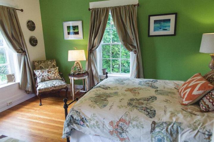 ORCHARD HOUSE BED & BREAKFAST