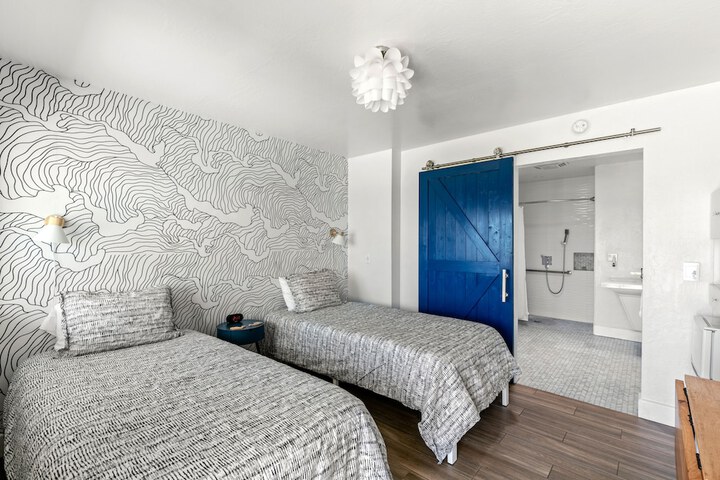 Room 35 of 115