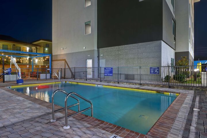 Pool 4 of 35