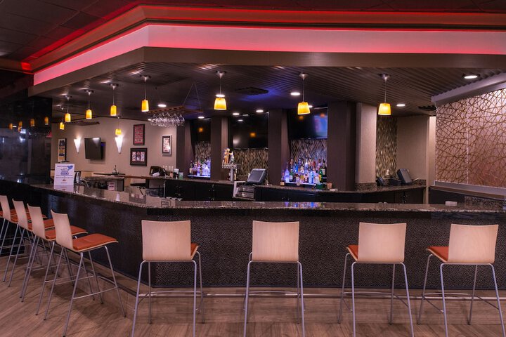 Lounge 68 of 72