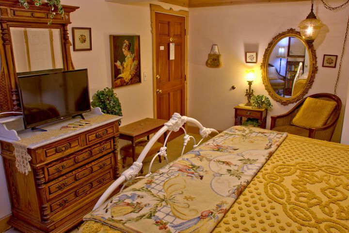 Room 121 of 171