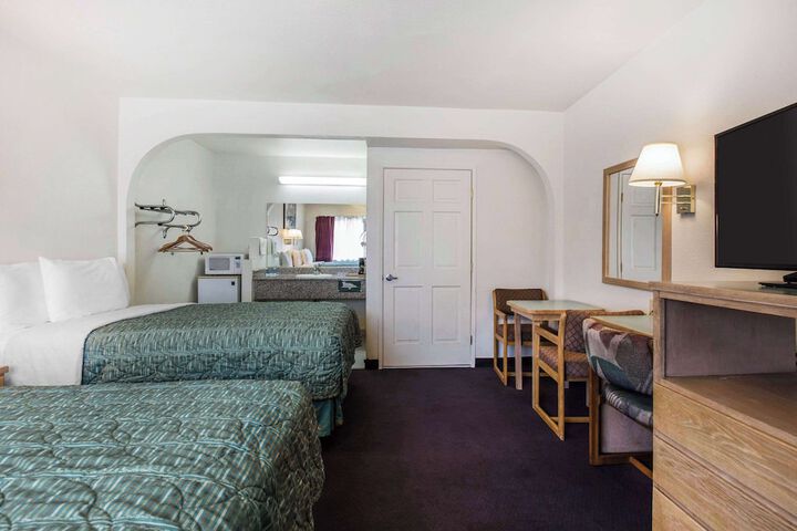 Rodeway Inn Beaumont 1-10