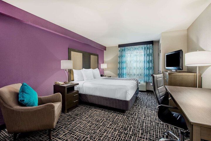 La Quinta Inn by Wyndham West Long Branch / NJ Shore Area