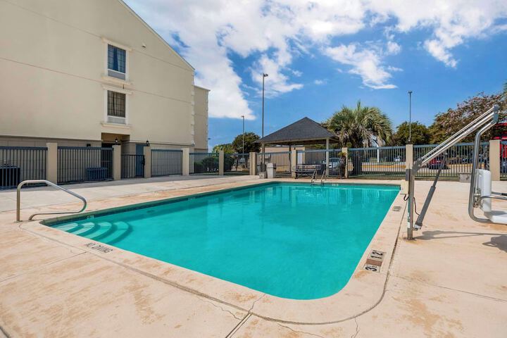 Comfort Suites Port Allen - Baton Rouge