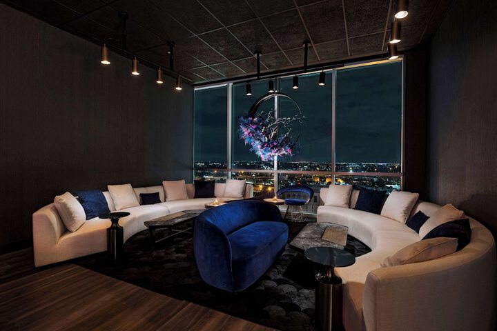 Lounge 74 of 81