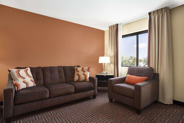 Room 14 of 16
