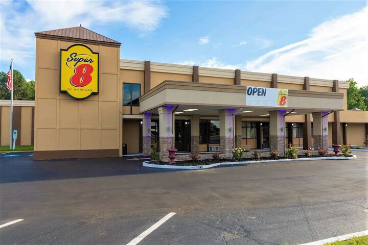 Super 8 by Wyndham Goldsboro
