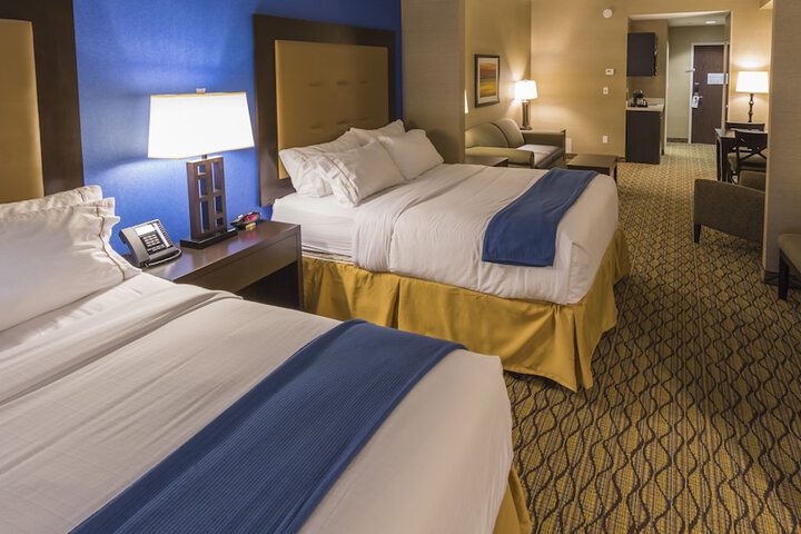 Holiday Inn Express & Suites Thunder Bay by IHG